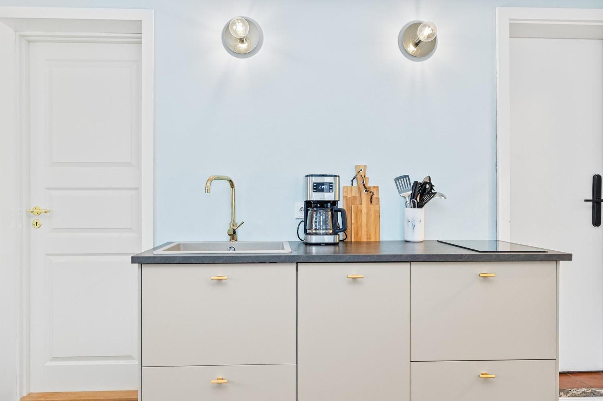 Downtown Baldursbra - Two Bedroom Apartment Reykjavík Kültér fotó